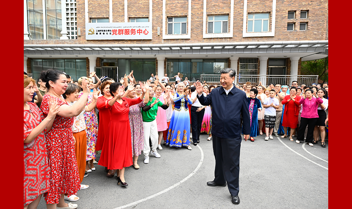 习近平在新疆考察